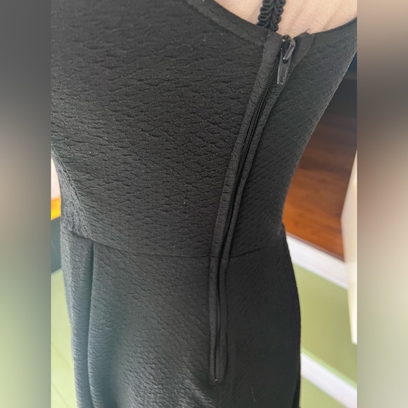 Xhileration Black Open-Back Dress with Lace Detailing and Side Zipper - Picture 3 of 5